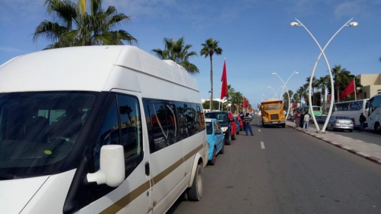 مهنيو النقل السياحي بجهة الشمال يشتكون من “فوضى” نقل المستخدمين.. رحلات غير مرخصة تهدد المقاولات بالإفلاس