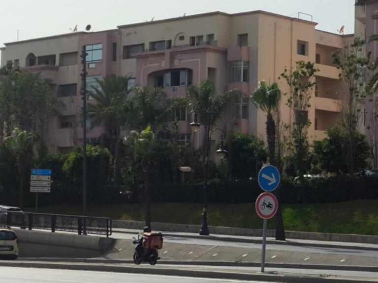 طنجة.. الدراجات النارية تُربك السير داخل الأنفاق وتضغط على مستعجلات مستشفى محمد الخامس