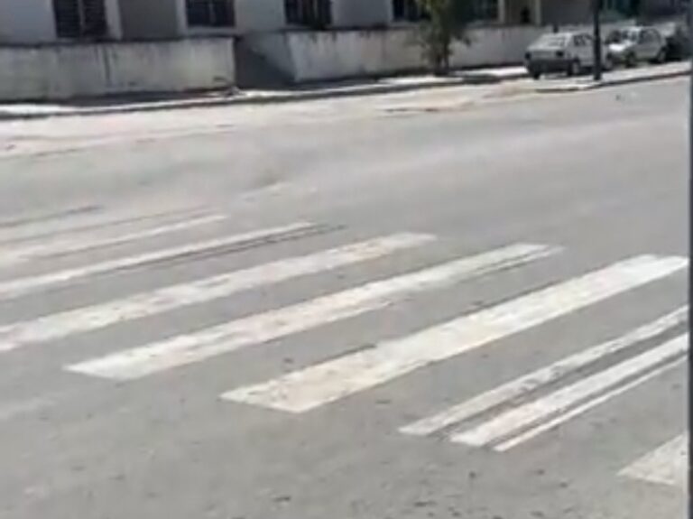 لجنة مختلطة تزور مجمع دياري وتعد بالتشوير وتثبيت رادار لمراقبة السرعة