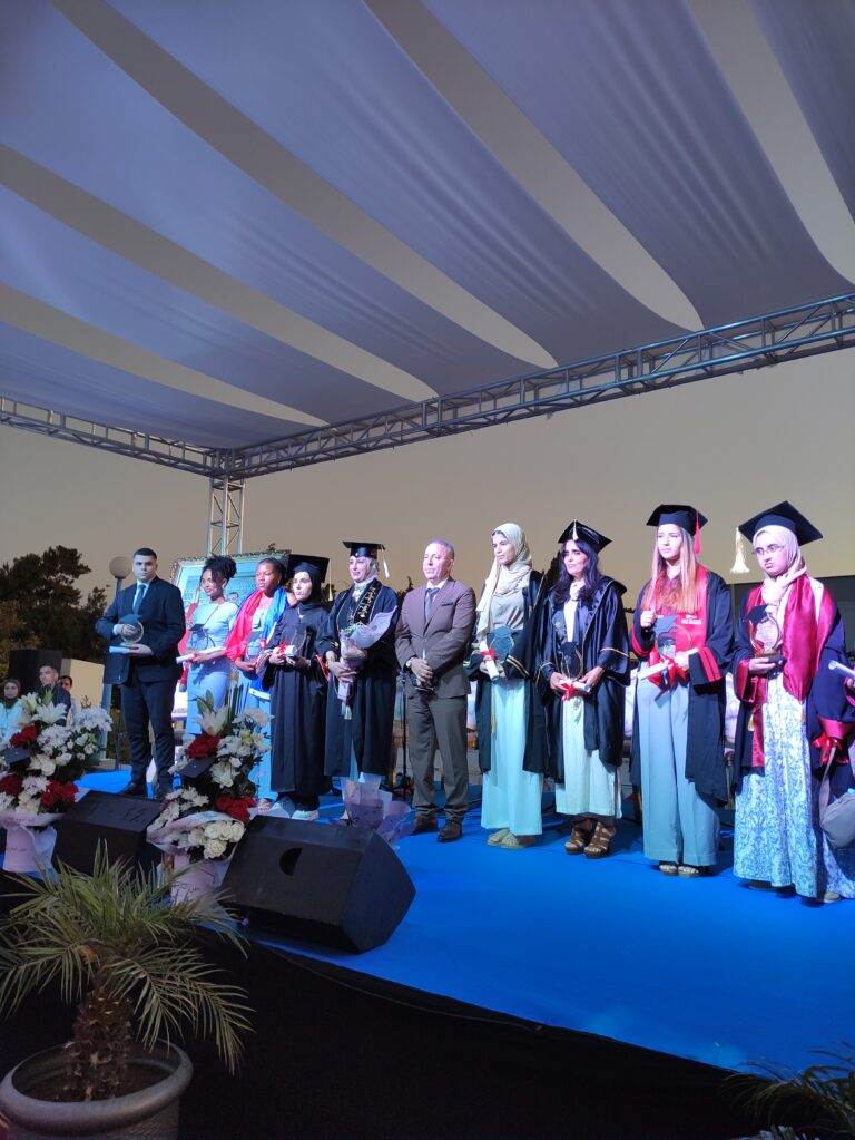 كلية العلوم القانونية والاقتصادية والاجتماعية بطنجة تحتفي بمتفوقيها