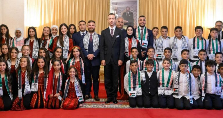 ولي العهد الأمير مولاي الحسن يستقبل الأطفال المقدسيين المشاركين في المخيم الصيفي بتطوان