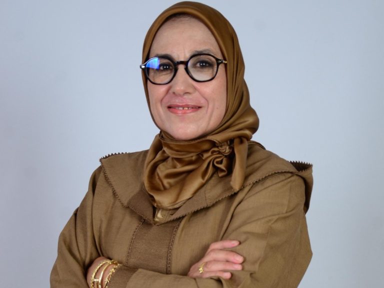 “حين يزهر الخريف”.. الكاتبة آسية بن الحسين تستعد لإصدار أول أعمالها الأدبية