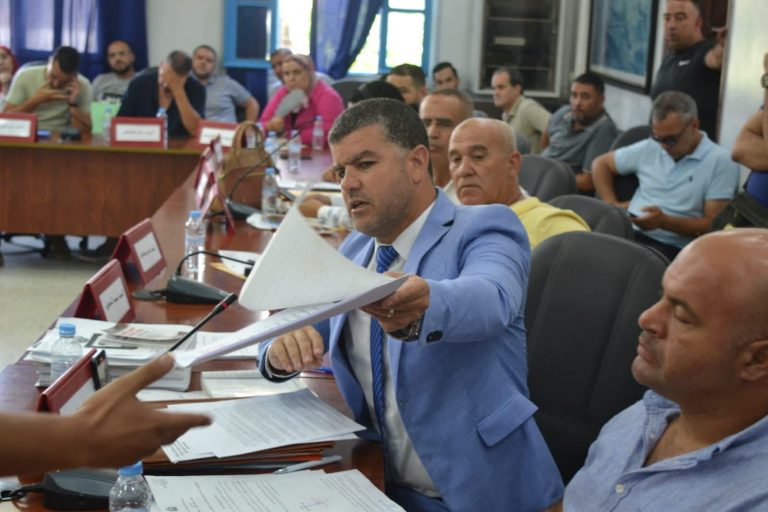 جماعة مرتيل على صفيح سـ.ـاخن.. أشكور يجرّ المجلس إلى القضاء ويتـ.ـهمه بالانتقام بعد كشف فضـ.ـائح الفـ.ـسـ.ـاد