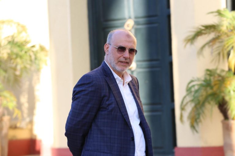 بنجلون يغادر المؤتمر الاقليمي للاتحاد الاشتراكي بطنجة بعد الافتتاح.. إشارات غامضة تربك المؤتمرين