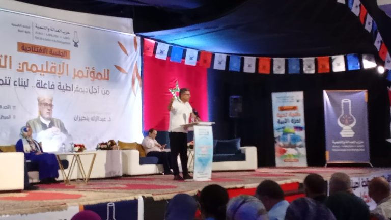 خيي يهاجم الحكومة من طنجة: “طبخة 8 شتنبر” فجـ.ـرت احتـ.ـقانا اجتماعيا و”شباب زِيد” قنـ.ـبلة موقوتة