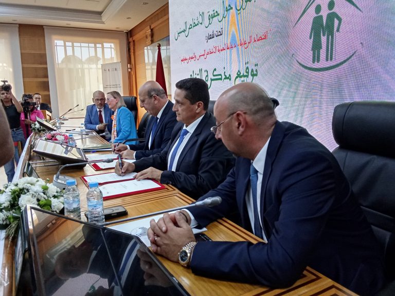 مذكرة تفاهم بطنجة لتعزيز حقوق المسنين: دعم شهري وإعفاء كلي للمعاشات ابتداء من 2026