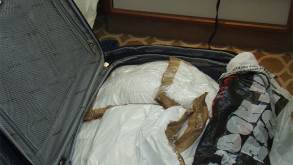 كوكايين في حقائب الأثرياء.. تفاصيل توقيف أمن أبوظبي لابنة رجل أعمال طنجاوي