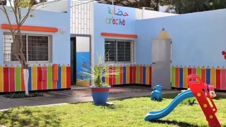 فاجـ ـعة رضيـ ـعة طنجة تفضـ ـح فـ ـوضى قطاع الحضانات بالمغرب.. طفـ ـلة قاصـ ر كانت تُشرف على الرعاية!