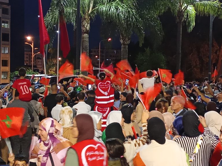 طنجة تحتفي بإعلان القرار الأممي حول الصحراء المغربية