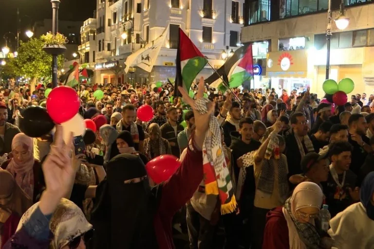 مسيرة ليلية في طنجة دعـ ـما لغ .. ـزة بعد وقف إطلاق الـ ـنار