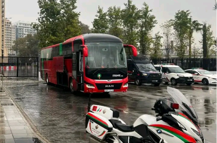 أسود الأطلس في طريقهم إلى طنجة على متن ‘البُراق’