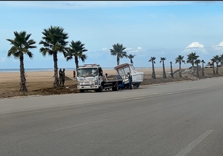 قارب “ضائع” يُشعل استنفارا بسواحل طنجة.. وشبهات حول ارتباطه بشبكات تهريب المـ خـ ـدرات