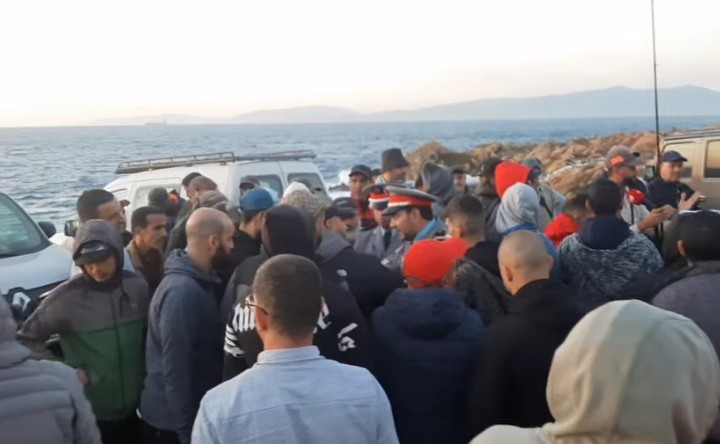 قرار منع الصيد بالقصبة يخرج الصيادين للاحتجاج بشاطئ الدالية