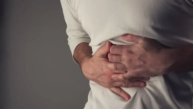 الحسيمة.. دورة غرفة التجارة بجهة الشمال تُختتم بسباق جماعي نحو المراحيض بعد وجبة سمك فاخرة!