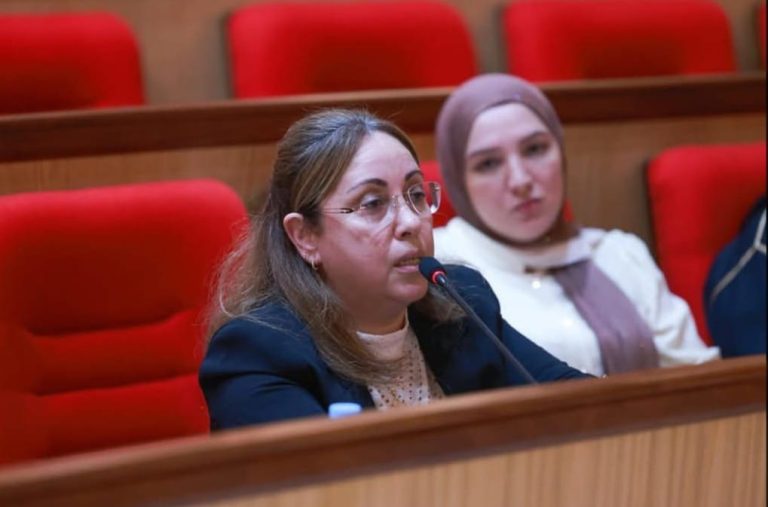 طنجة.. مستشارة جماعية تكشف “اختلالات خطيرة” في تدبير ملف الإنارة العمومية وتتهم الشركة بـ“التغول”