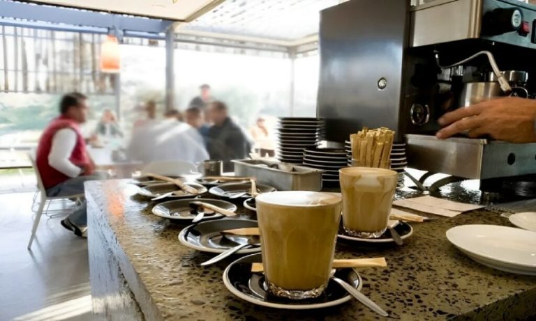 ارتفاع فواتير الماء والكهرباء يثير غضب مهنيي المطاعم والمقاهي بالحسيمة