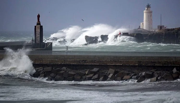 عواصف مرتقبة تهدد الملاحة بين إسبانيا وطنجة