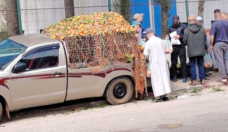 “الفراشة” يفرضون منطق “الفوضى” ويخنقون شارع أشناد في رمضان