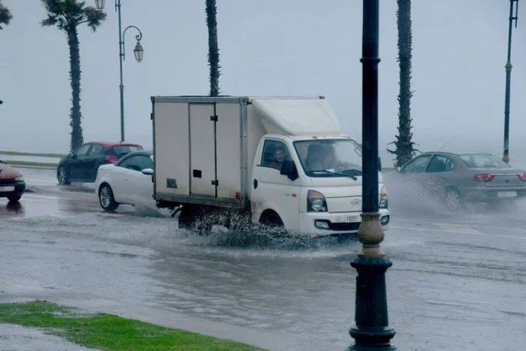 نشرة إنذارية برتقالية.. أمطار رعدية قوية مرتقبة بطنجة يومي الثلاثاء والأربعاء