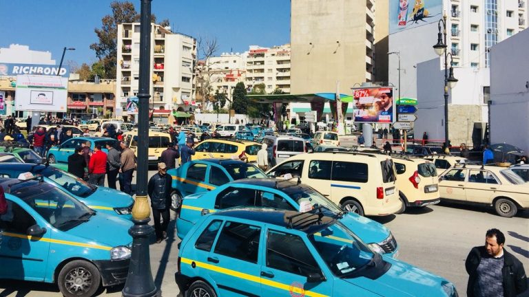 سائقو الطاكسيات بطنجة يستنكرون ارتفاع أسعار “الغازوال” ويطالبون بدعم عاجل