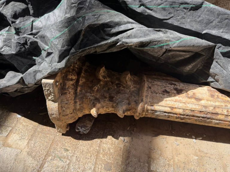 العثور على أعمدة معدنية قديمة يستنفر مصالح التراث بطنجة