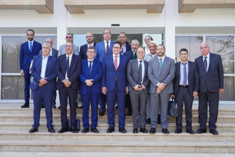 قيوح ينجح في امتصاص غضب مهنيي النقل و”AMTRI” تلغي إضرابها
