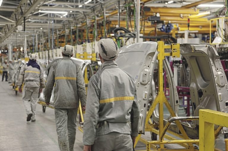 نقابة عمال رونو طنجة تجتمع مع سلطات الفحص أنجرة لبحث تعثر المفاوضات مع الإدارة