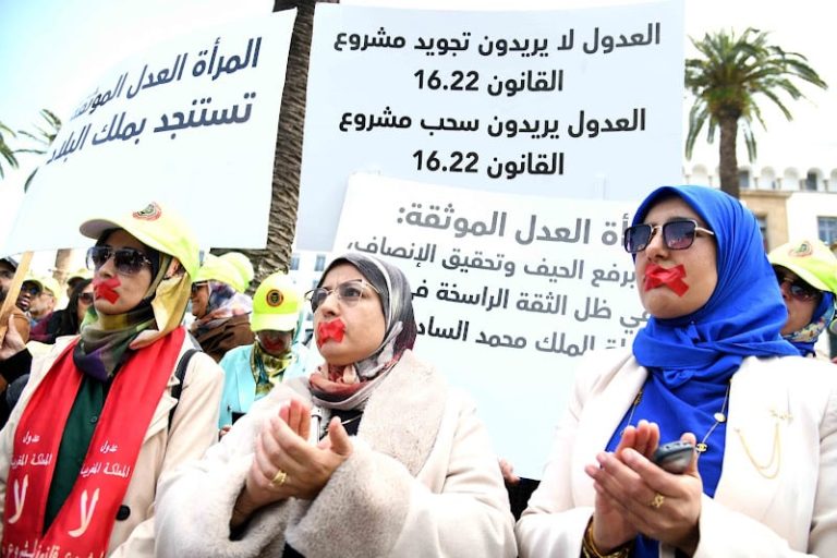 هيئة العدول تقرر استئناف العمل بمكاتبها وتلوح بالطعن في “دستورية” قانون المهنة