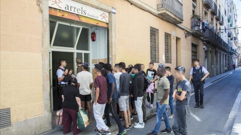 ابتداء من 16 أبريل.. إسبانيا تفتح باب التسوية الاستثنائية للمهاجرين
