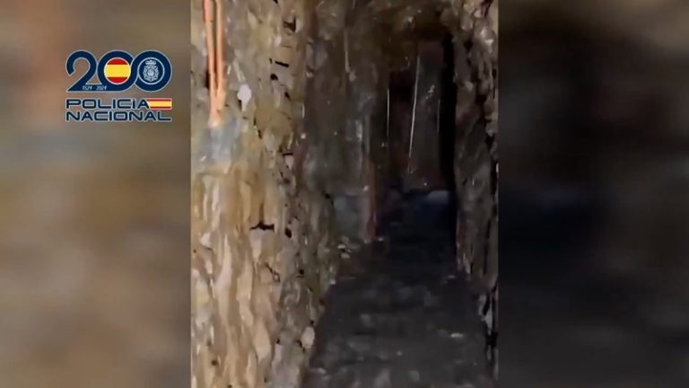 الشرطة الإسبانية تكشف عن مشاهد حصرية من داخل “نفق الحشيش” بسبتة