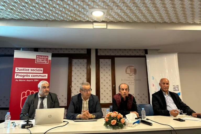 نقاش بطنجة يُشرح أعطاب “المجموعات الصحية” ويحذر من خوصصة مقنعة للقطاع