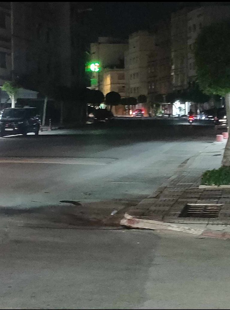 انقطاع الإنارة العمومية بحي الإدريسية في طنجة يثير استياء الساكنة وأرباب المحلات