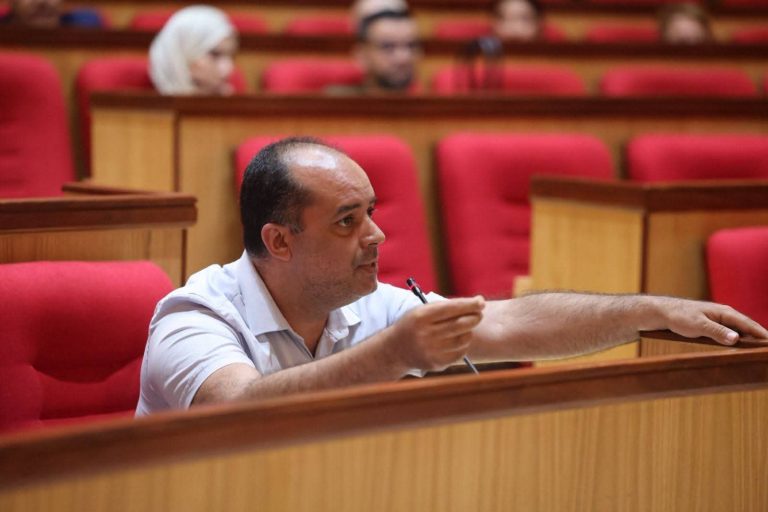 400 درهم لـ 14 كلم.. أكوح ينتقد غلاء تذاكر الباخرة بين طنجة وطريفة