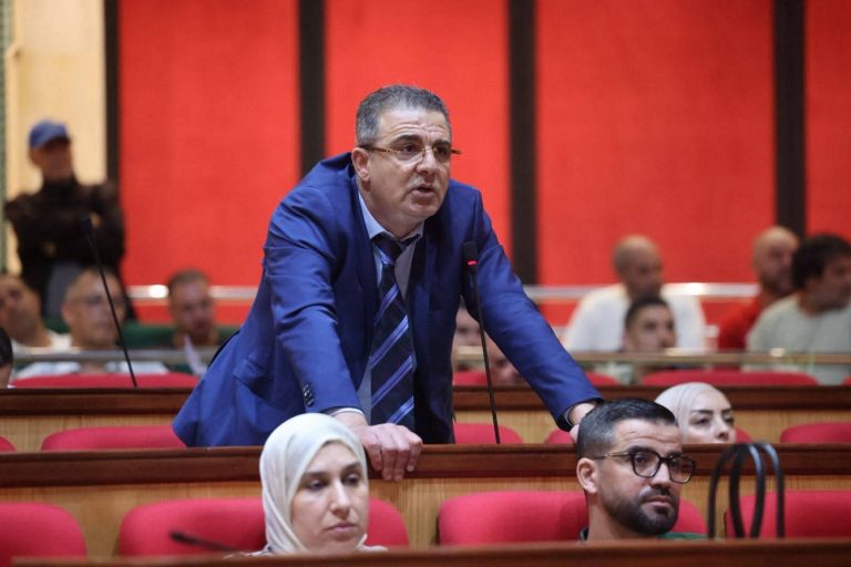 الحمامي يُحمل عمدة طنجة مسؤولية اختلالات مقاطعة “بني مكادة”