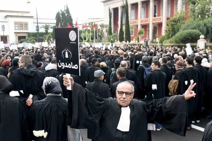 أزمة غير مسبوقة تهز مهنة المحاماة.. نقباء الهيئات يهددون باستقالة جماعية