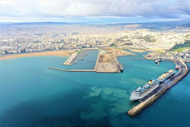 لليوم الثاني على التوالي.. رياح “الشرقي” تمدد تعليق الملاحة بين ميناء طريفة وطنجة المدينة