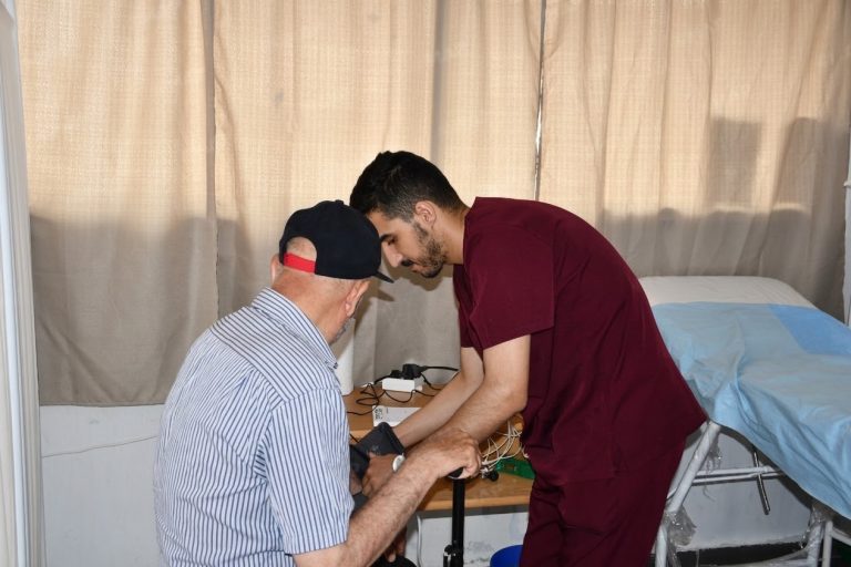 أزيد من ألف مستفيد من قافلة طبية متعددة التخصصات بسبت الزينات