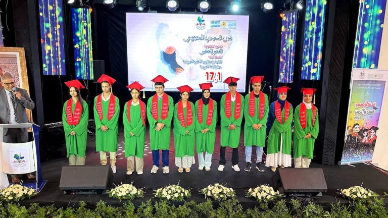 وزارة التربية الوطنية تدعو إلى تنظيم احتفالات سنوية بالمتفوقين في جميع المدارس