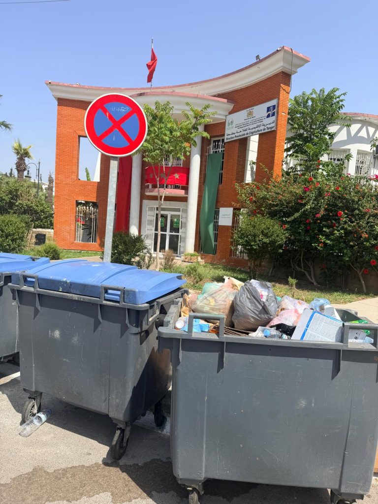 روائح النفايات تزكم أنوف مرتفقي “المديرية الإقليمية للفلاحة بطنجة”