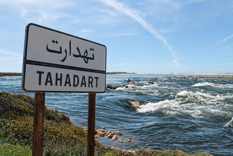 رياح “الشرقي” ترفع مخاطر السباحة بشواطئ طنجة