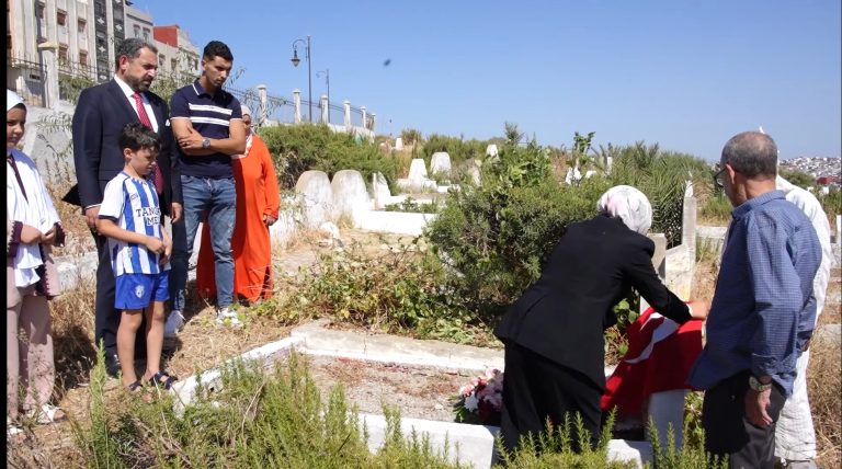 طنجة.. السفير التركي يزور عائلة وقبر الراحل جواد مرون
