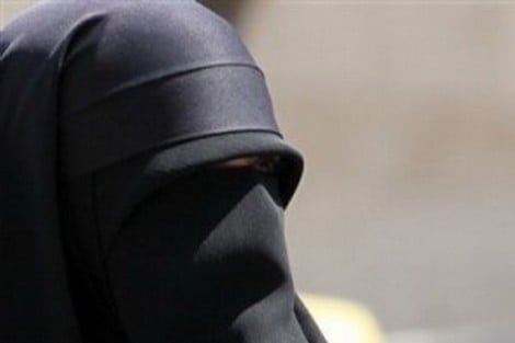 الفنيدق.. توقيف جزائري تنكّر في”النقاب” للتسلل إلى سبتة