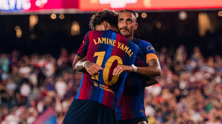 برشلونة يحسم كأس خوان غامبر أمام الأهلي بصعوبة