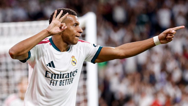 ريال مدريد يكتسح ريال سوسيداد برباعية.. ومبابي يواصل التألق بثلاثية في البرنابيو