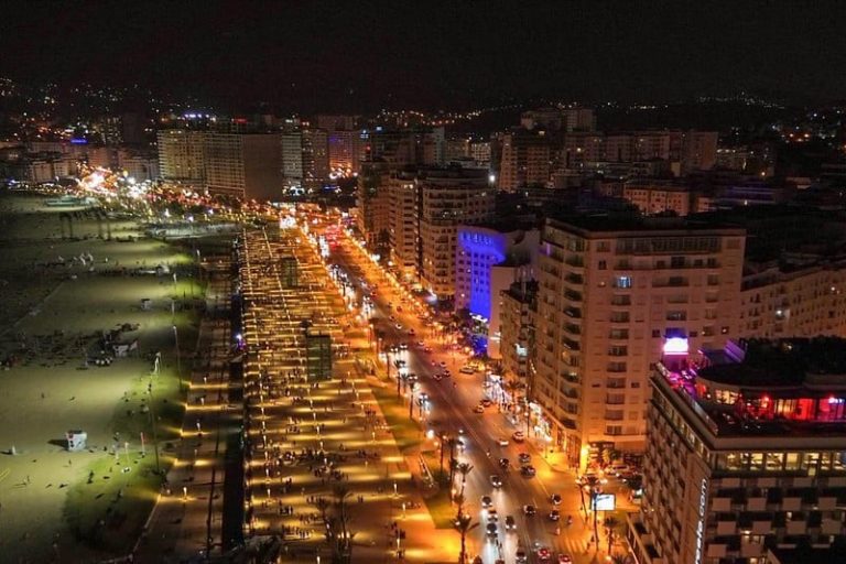 بعد شكايات الساكنة.. لجنة مختلطة تلزم مطاعم بطنجة بالإغلاق منتصف الليل