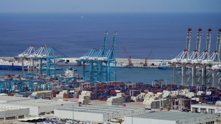 طنجة المتوسط يعزز نفوذه اللوجستي بخط بحري جديد نحو غرب إفريقيا