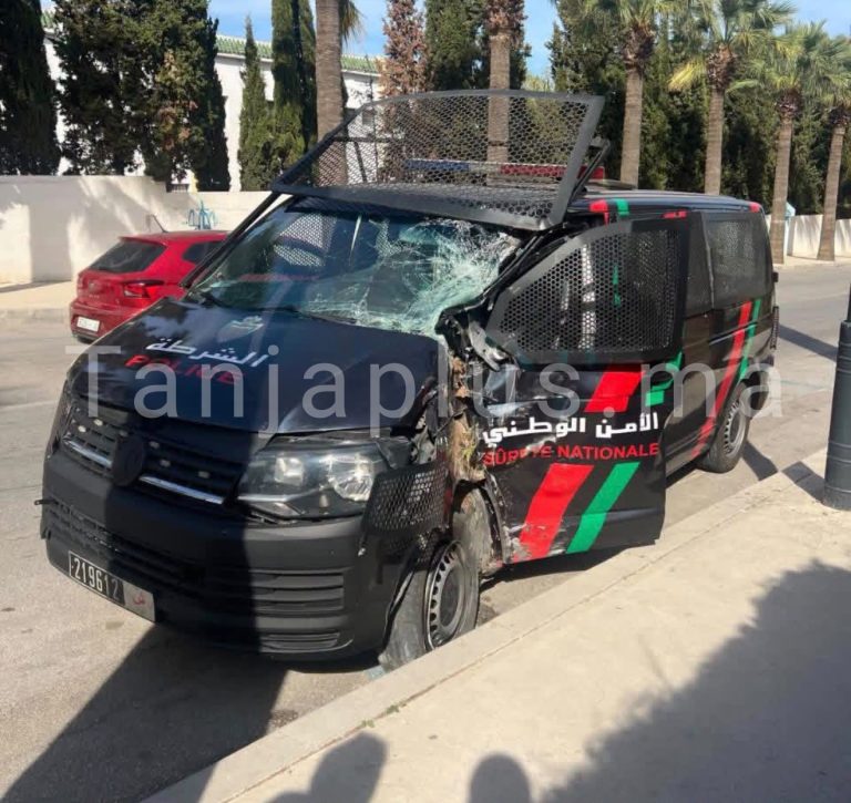 طنجة.. حادث سير يرسل عناصر شرطة وسائق سيارة إلى المستعجلات