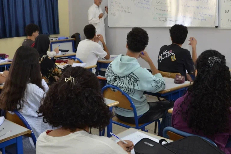 جرس المدرسة يدق في الثامنة صباحا ابتداء من 20 شتنبر