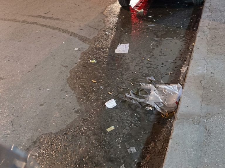 بني مكادة.. روائح المياه العادمة تزكم أنوف المارة بشارع طنجة